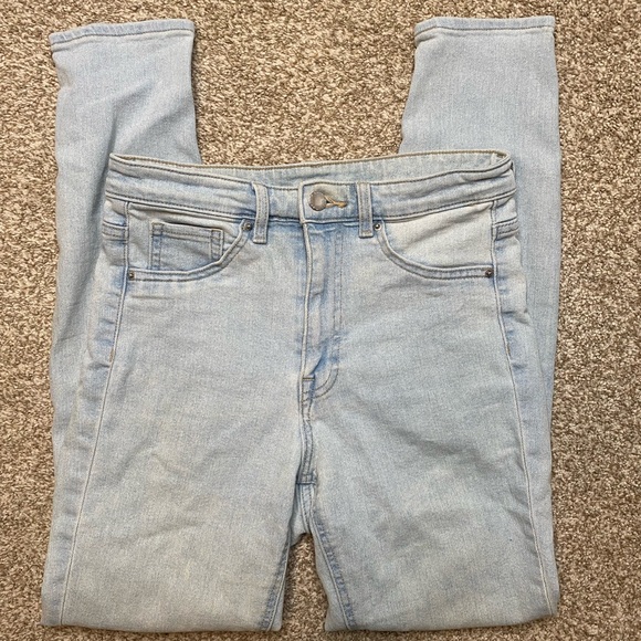 Light wash distressed knee curvy jeggings - Picture 1 of 5